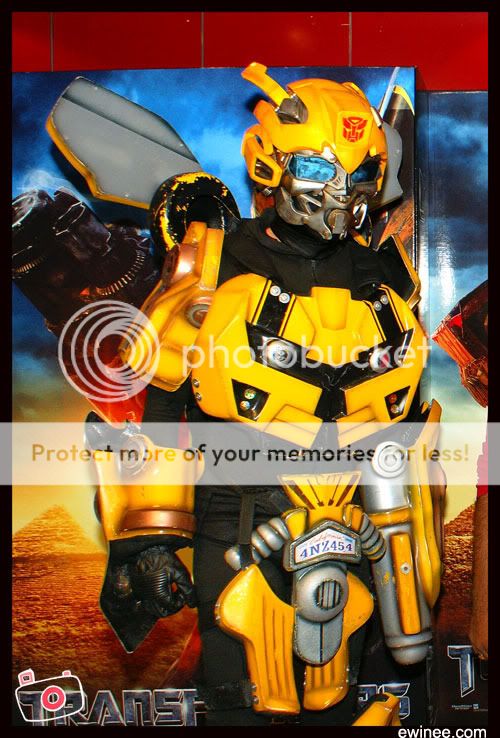 Bumble-bee-transformer-2-premiere