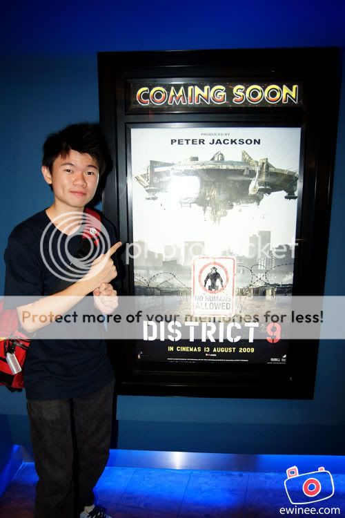 District-9-movie-premiere District-9-movie-premiere