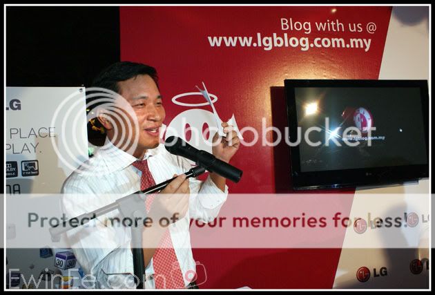 Lg-Boss-giving-a-speech