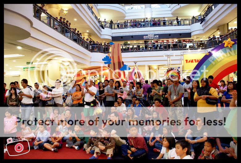 crowd-in-1utama