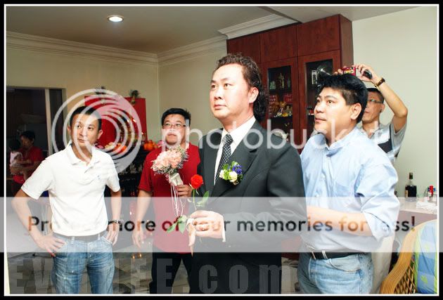 groom-and-hengdaiz-waiting