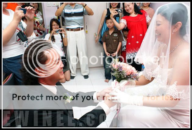 groom-proposing-to-the-bride