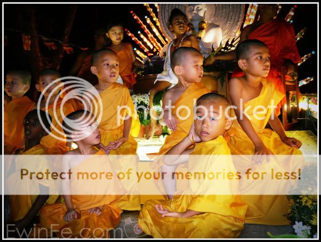 little-monks-on-wesak-day