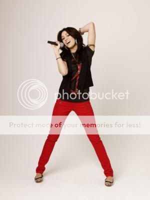 http://i525.photobucket.com/albums/cc335/mileyluva96/photoshoot07.jpg